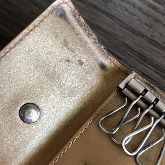 Louis Vuitton Matte Vernis Key Pouch - Picture 4 of 9